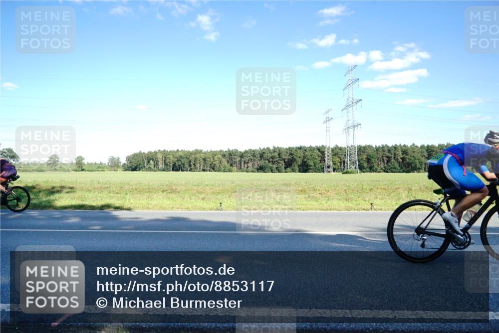 07.09.2025 - 19. Norderstedt Triathlon Michael Burmester http://msf.ph/oto/8853117 07.09.2025 15:59:07 Radfahren 425, 532, 1051, 1065, 1101, 1562, 1563, 1585 meine-sportfotos.de