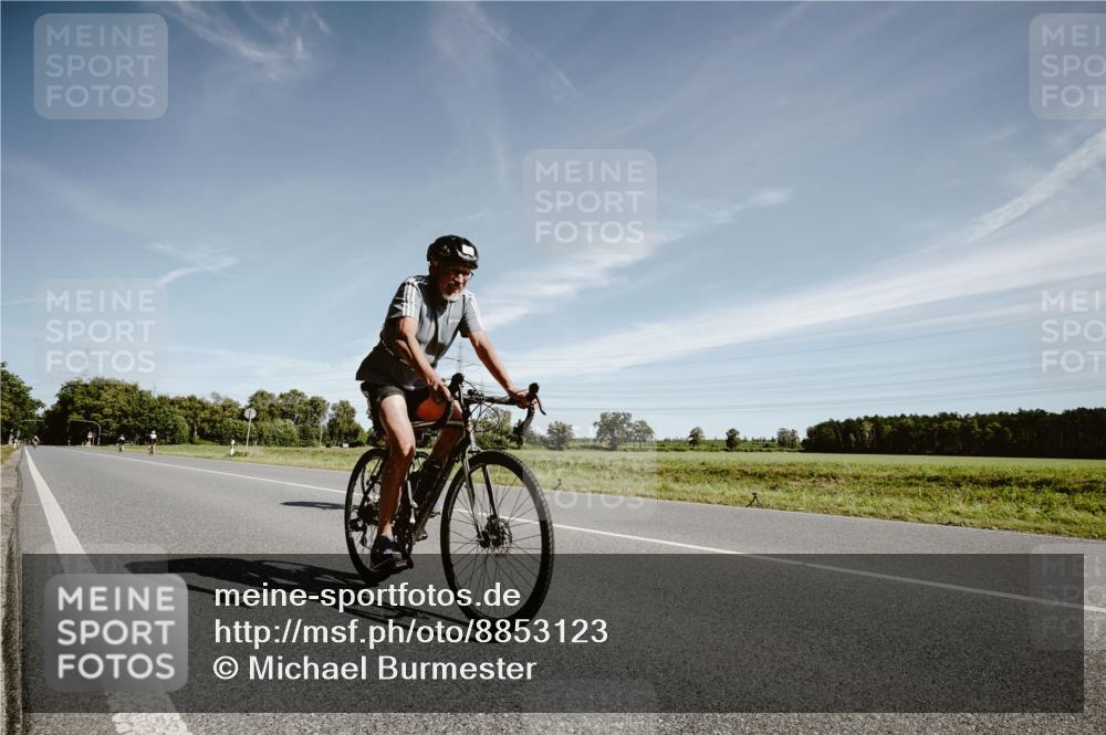 07.09.2025 - 19. Norderstedt Triathlon Michael Burmester http://msf.ph/oto/8853123 07.09.2025 11:44:49 Radfahren 186, 192 meine-sportfotos.de
