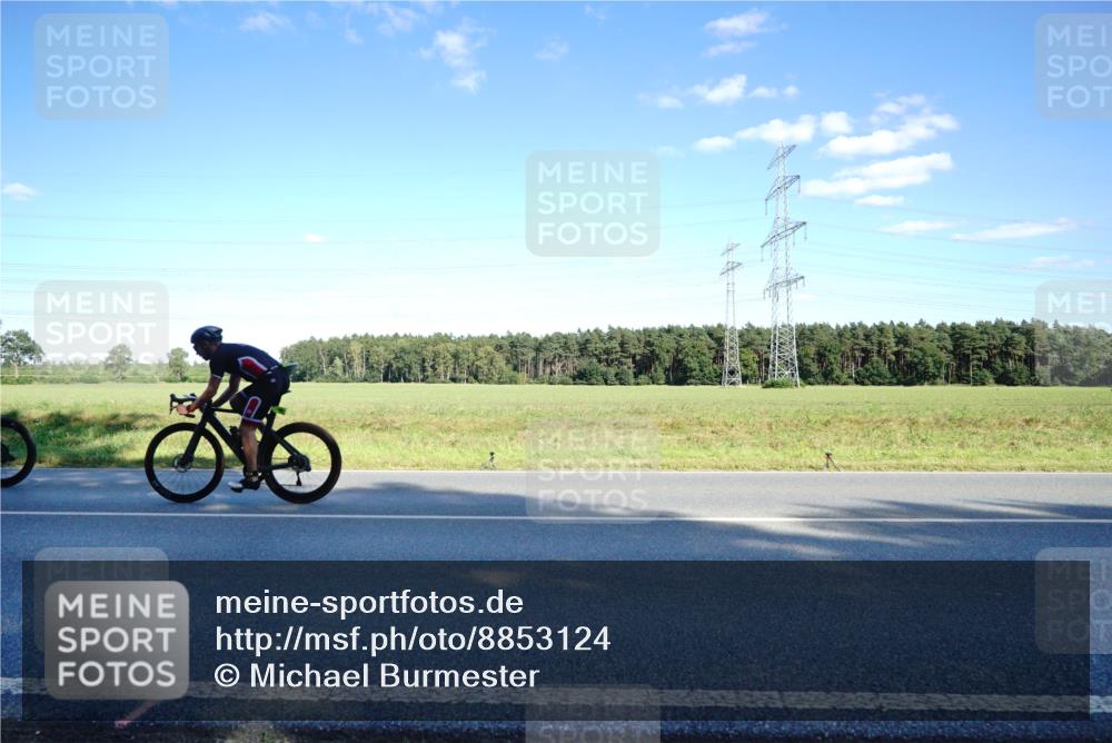 07.09.2025 - 19. Norderstedt Triathlon Michael Burmester http://msf.ph/oto/8853124 07.09.2025 15:59:09 Radfahren 532, 1051, 1065, 1101, 1563 meine-sportfotos.de