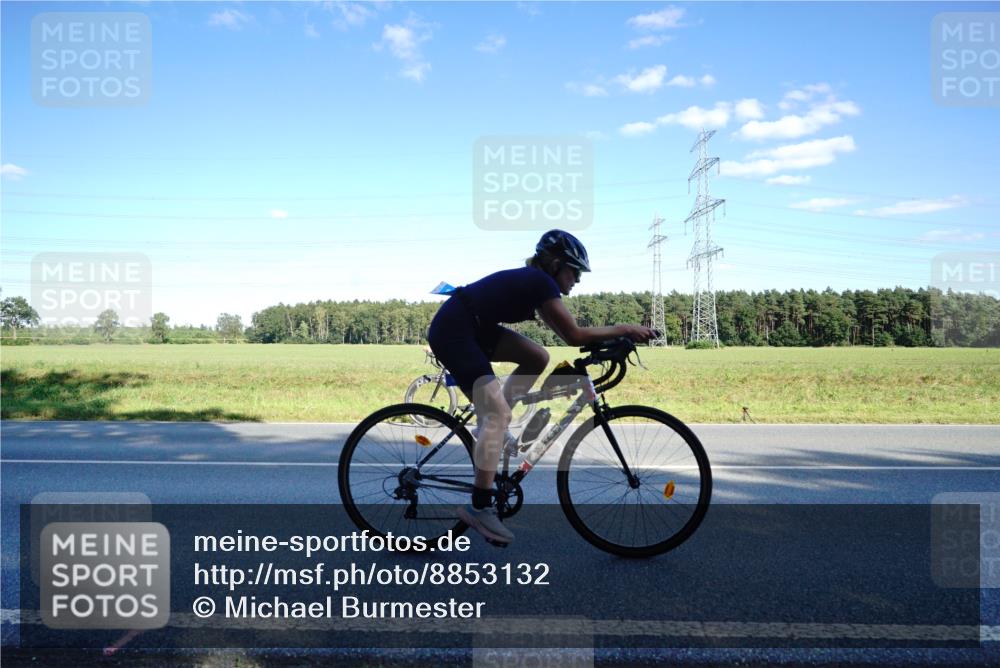 07.09.2025 - 19. Norderstedt Triathlon Michael Burmester http://msf.ph/oto/8853132 07.09.2025 15:59:16 Radfahren 548, 875, 912, 1532 meine-sportfotos.de