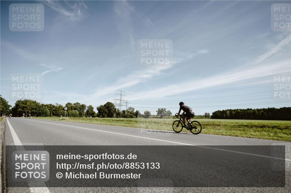 07.09.2025 - 19. Norderstedt Triathlon Michael Burmester http://msf.ph/oto/8853133 07.09.2025 11:44:52 Radfahren 186, 192 meine-sportfotos.de