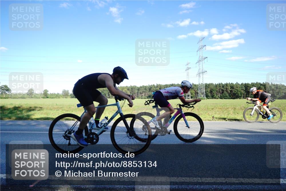 07.09.2025 - 19. Norderstedt Triathlon Michael Burmester http://msf.ph/oto/8853134 07.09.2025 15:59:16 Radfahren 548, 875, 912, 1532 meine-sportfotos.de