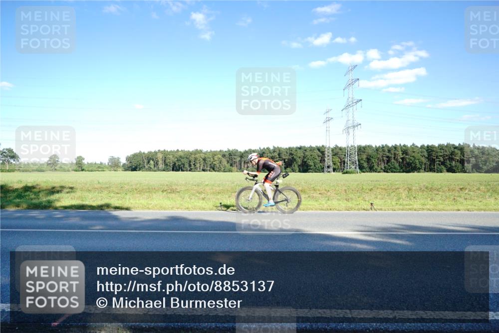07.09.2025 - 19. Norderstedt Triathlon Michael Burmester http://msf.ph/oto/8853137 07.09.2025 15:59:17 Radfahren 402, 548, 875, 912, 1532 meine-sportfotos.de