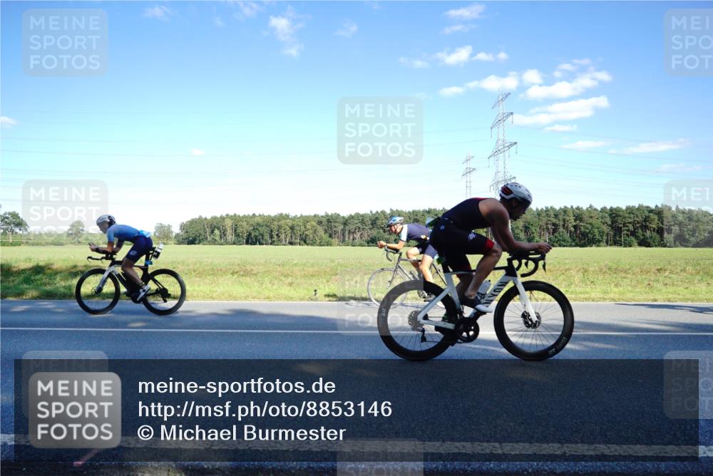 07.09.2025 - 19. Norderstedt Triathlon Michael Burmester http://msf.ph/oto/8853146 07.09.2025 15:59:20 Radfahren 402, 406, 504, 548, 875, 1532 meine-sportfotos.de