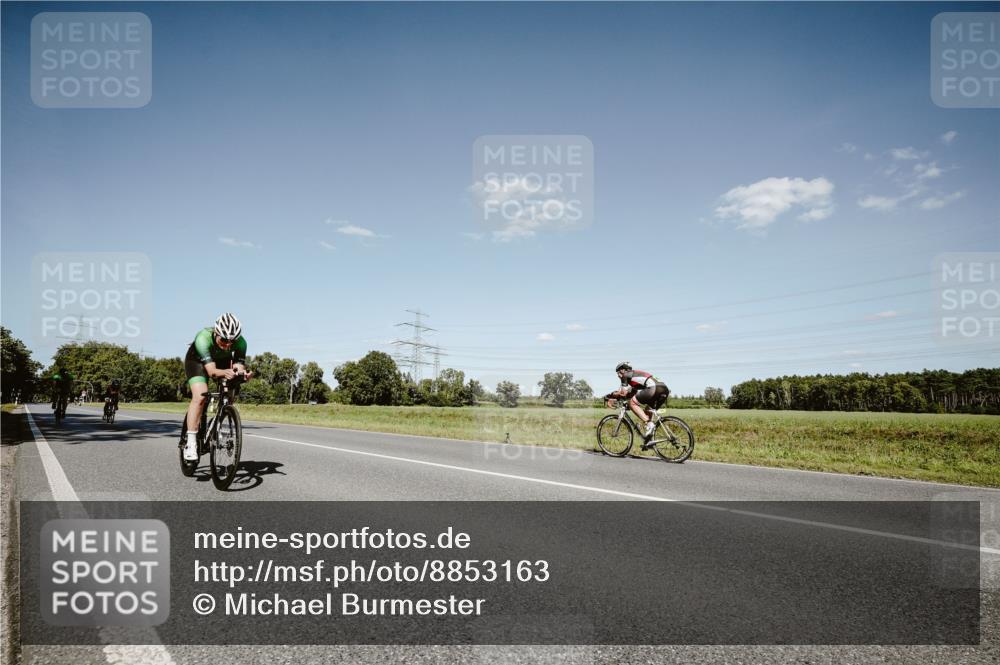 07.09.2025 - 19. Norderstedt Triathlon Michael Burmester http://msf.ph/oto/8853163 07.09.2025 14:42:36 Radfahren 452, 984, 1492, 1495 meine-sportfotos.de