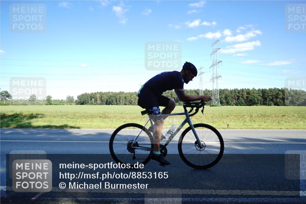 07.09.2025 - 19. Norderstedt Triathlon Michael Burmester http://msf.ph/oto/8853165 07.09.2025 15:59:28 Radfahren 498, 1045, 1531, 1533, 1558 meine-sportfotos.de