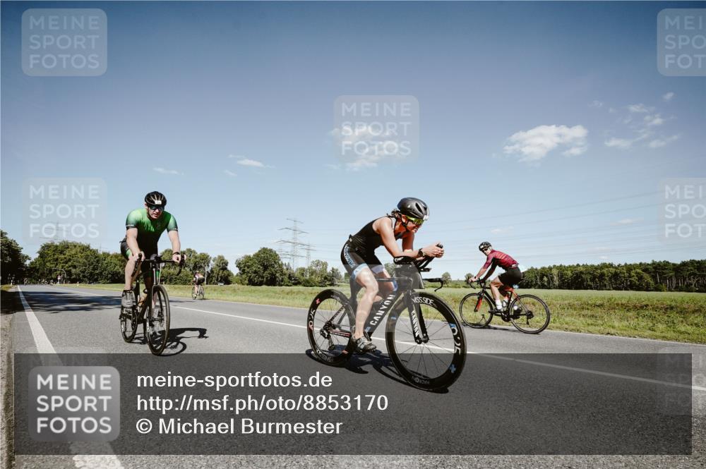 07.09.2025 - 19. Norderstedt Triathlon Michael Burmester http://msf.ph/oto/8853170 07.09.2025 14:42:37 Radfahren 452, 1492, 1495 meine-sportfotos.de