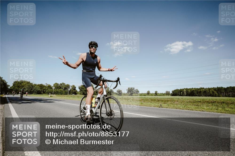 07.09.2025 - 19. Norderstedt Triathlon Michael Burmester http://msf.ph/oto/8853177 07.09.2025 14:42:52 Radfahren 1408, 1502 meine-sportfotos.de
