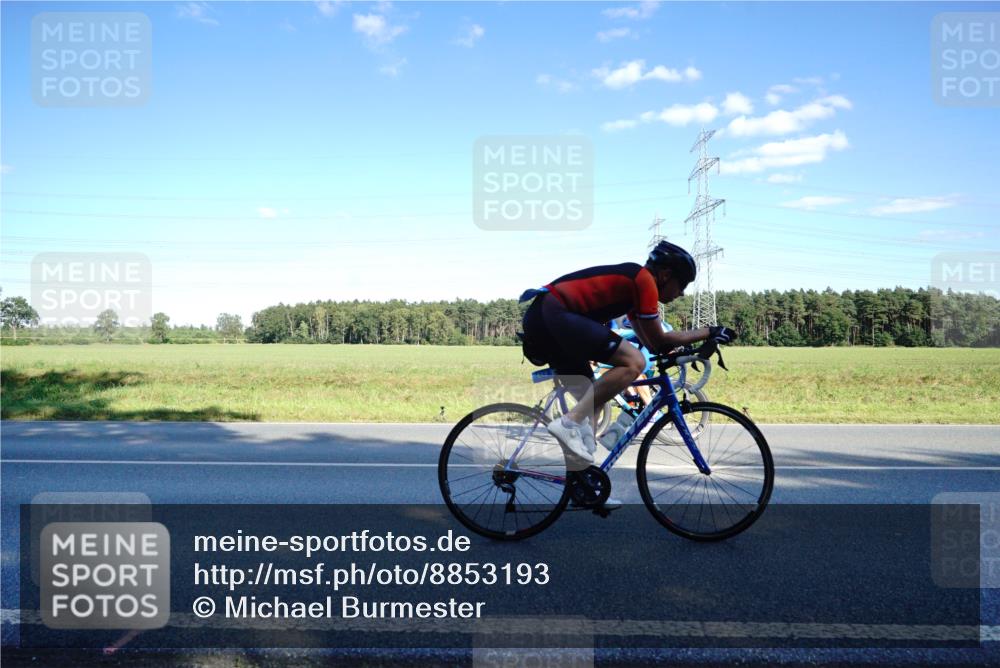 07.09.2025 - 19. Norderstedt Triathlon Michael Burmester http://msf.ph/oto/8853193 07.09.2025 15:59:40 Radfahren 412, 1106, 1419 meine-sportfotos.de