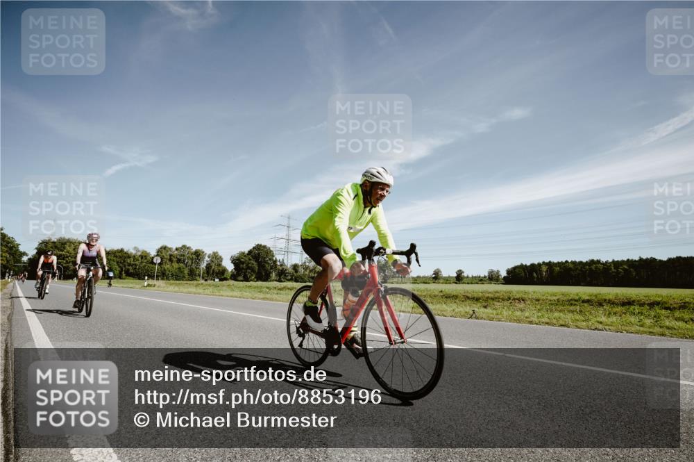 07.09.2025 - 19. Norderstedt Triathlon Michael Burmester http://msf.ph/oto/8853196 07.09.2025 11:45:59 Radfahren 162, 163, 170, 1383 meine-sportfotos.de