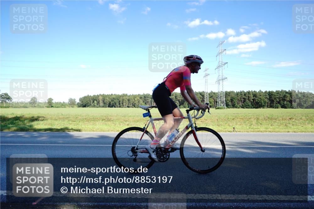 07.09.2025 - 19. Norderstedt Triathlon Michael Burmester http://msf.ph/oto/8853197 07.09.2025 15:59:44 Radfahren 914 meine-sportfotos.de