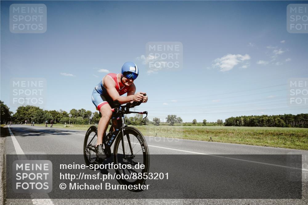 07.09.2025 - 19. Norderstedt Triathlon Michael Burmester http://msf.ph/oto/8853201 07.09.2025 14:43:02 Radfahren 1022 meine-sportfotos.de