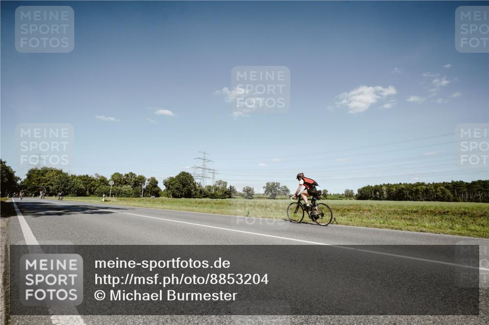 07.09.2025 - 19. Norderstedt Triathlon Michael Burmester http://msf.ph/oto/8853204 07.09.2025 14:43:04 Radfahren 1022 meine-sportfotos.de