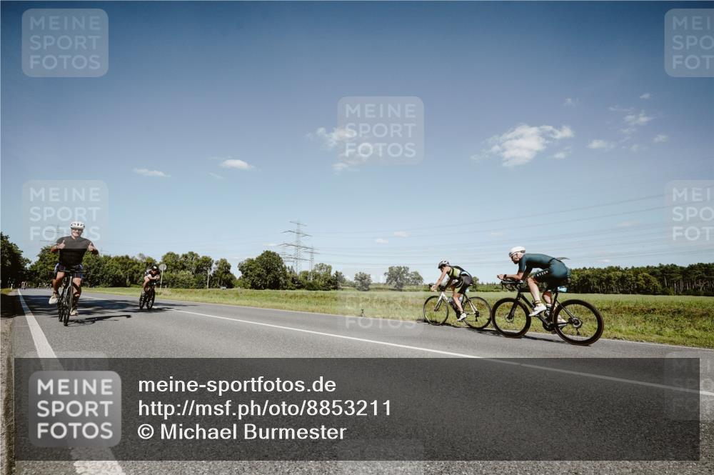 07.09.2025 - 19. Norderstedt Triathlon Michael Burmester http://msf.ph/oto/8853211 07.09.2025 14:43:14 Radfahren 400, 983, 1025 meine-sportfotos.de
