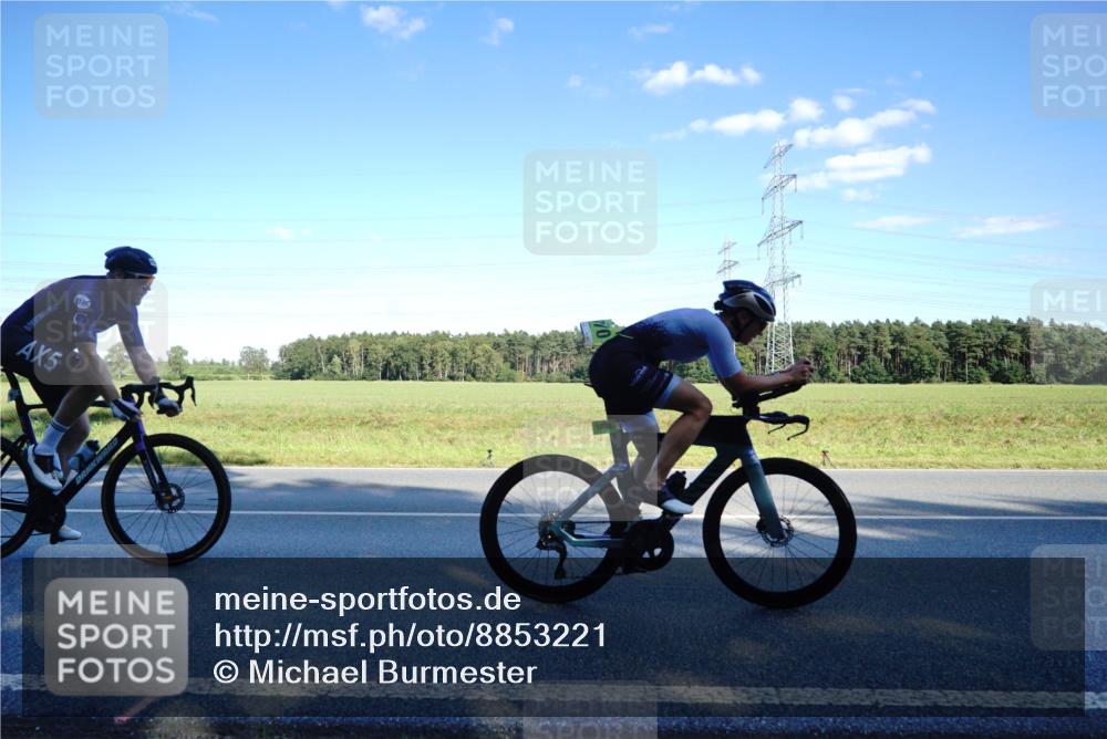 07.09.2025 - 19. Norderstedt Triathlon Michael Burmester http://msf.ph/oto/8853221 07.09.2025 16:00:00 Radfahren 381, 938, 1070 meine-sportfotos.de
