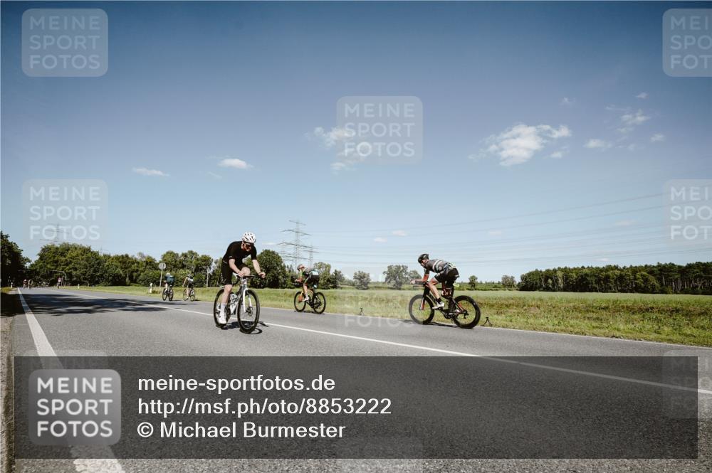 07.09.2025 - 19. Norderstedt Triathlon Michael Burmester http://msf.ph/oto/8853222 07.09.2025 14:43:16 Radfahren 400, 983, 1025 meine-sportfotos.de
