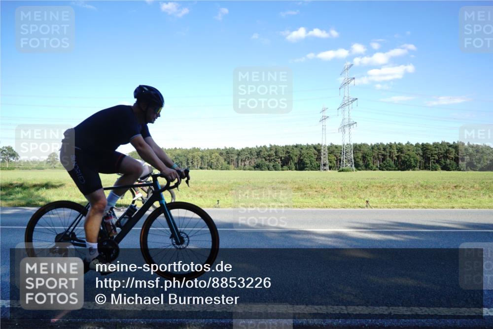 07.09.2025 - 19. Norderstedt Triathlon Michael Burmester http://msf.ph/oto/8853226 07.09.2025 16:00:01 Radfahren 381, 938, 1070 meine-sportfotos.de