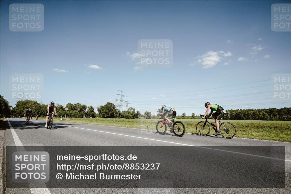 07.09.2025 - 19. Norderstedt Triathlon Michael Burmester http://msf.ph/oto/8853237 07.09.2025 14:43:22 Radfahren 960, 995 meine-sportfotos.de