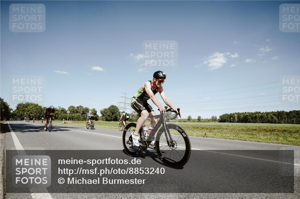 07.09.2025 - 19. Norderstedt Triathlon Michael Burmester http://msf.ph/oto/8853240 07.09.2025 14:43:23 Radfahren 960, 995 meine-sportfotos.de