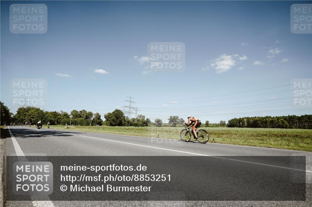 07.09.2025 - 19. Norderstedt Triathlon Michael Burmester http://msf.ph/oto/8853251 07.09.2025 14:43:27 Radfahren 960 meine-sportfotos.de