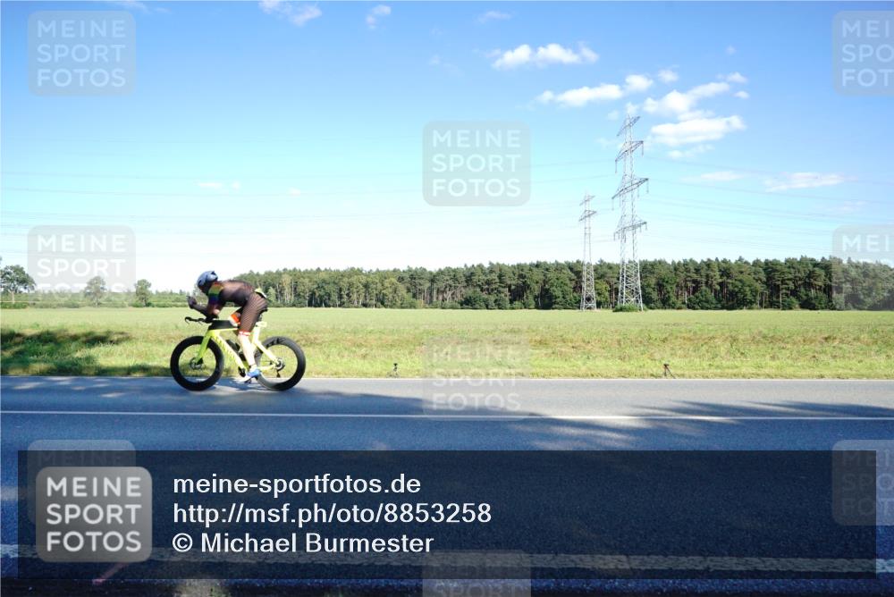07.09.2025 - 19. Norderstedt Triathlon Michael Burmester http://msf.ph/oto/8853258 07.09.2025 16:00:26 Radfahren 405, 1082, 1412 meine-sportfotos.de
