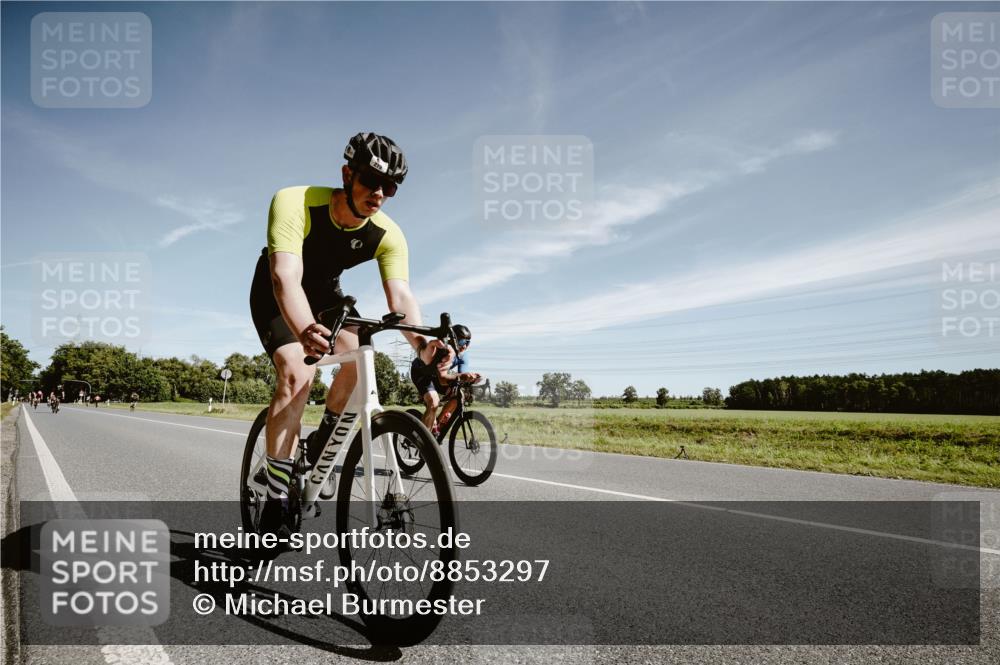 07.09.2025 - 19. Norderstedt Triathlon Michael Burmester http://msf.ph/oto/8853297 07.09.2025 11:47:27 Radfahren 279, 303 meine-sportfotos.de