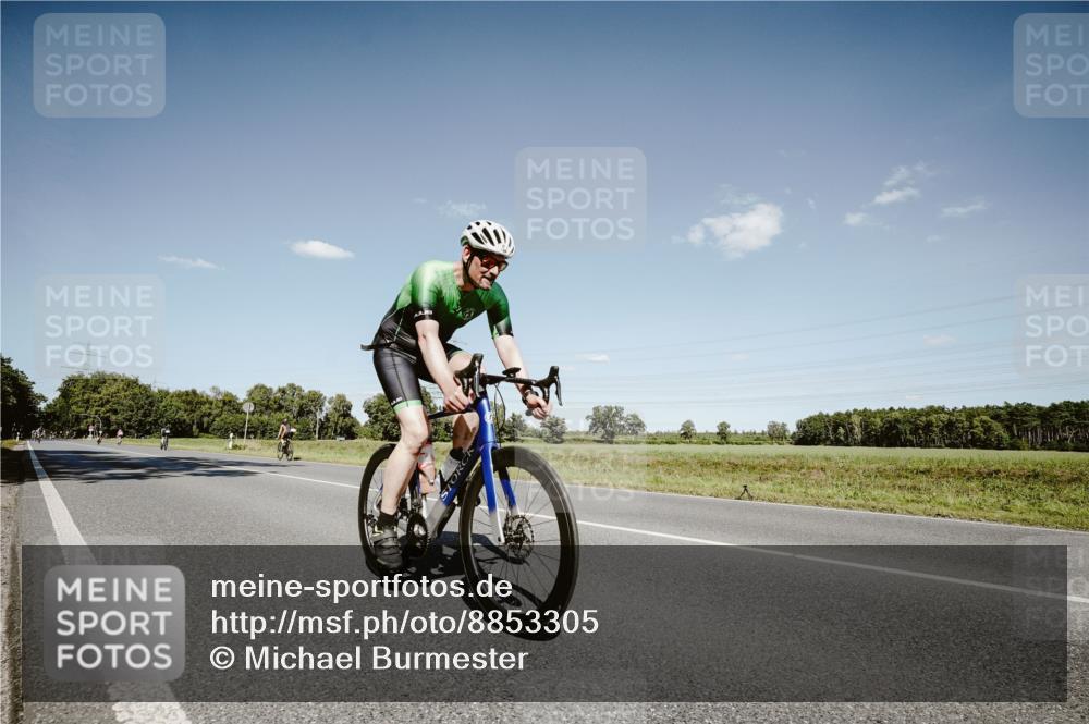 07.09.2025 - 19. Norderstedt Triathlon Michael Burmester http://msf.ph/oto/8853305 07.09.2025 14:44:10 Radfahren 1494 meine-sportfotos.de