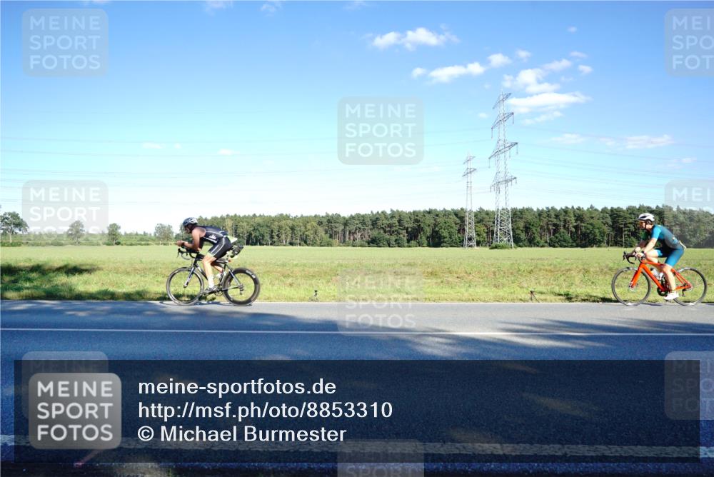 07.09.2025 - 19. Norderstedt Triathlon Michael Burmester http://msf.ph/oto/8853310 07.09.2025 16:00:57 Radfahren 416, 1054, 1105 meine-sportfotos.de