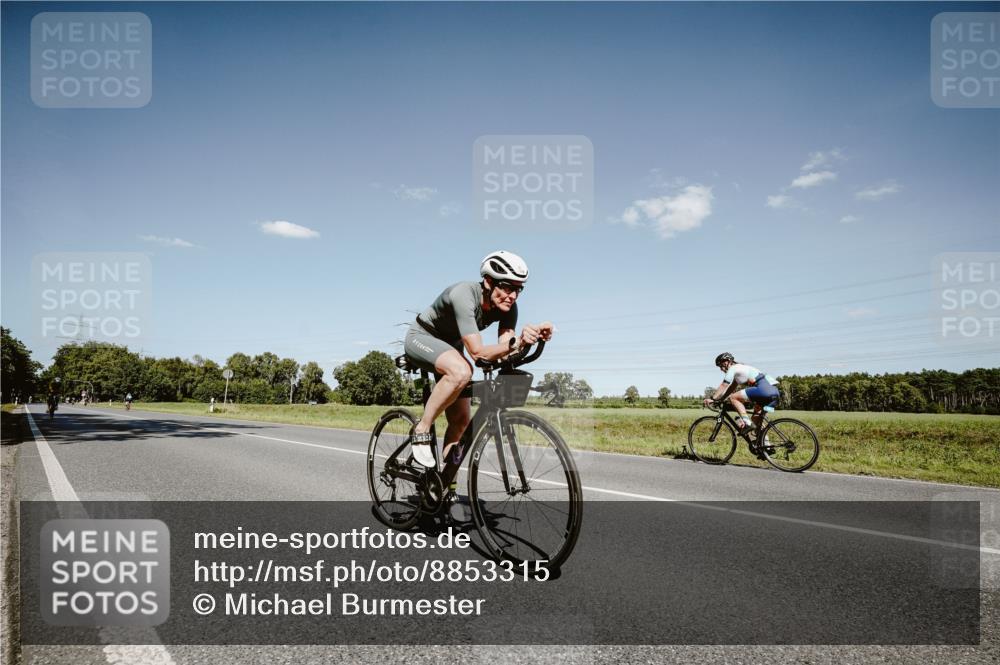 07.09.2025 - 19. Norderstedt Triathlon Michael Burmester http://msf.ph/oto/8853315 07.09.2025 14:44:19 Radfahren 967, 1032, 1508 meine-sportfotos.de