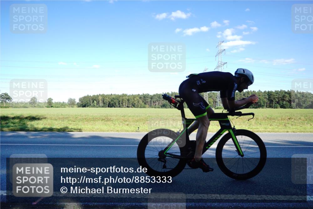 07.09.2025 - 19. Norderstedt Triathlon Michael Burmester http://msf.ph/oto/8853333 07.09.2025 16:01:16 Radfahren 1604, 1606 meine-sportfotos.de