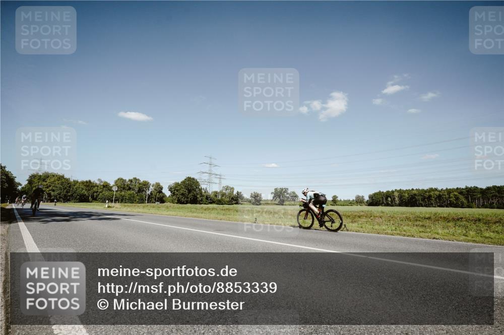 07.09.2025 - 19. Norderstedt Triathlon Michael Burmester http://msf.ph/oto/8853339 07.09.2025 14:44:49 Radfahren 442, 887 meine-sportfotos.de