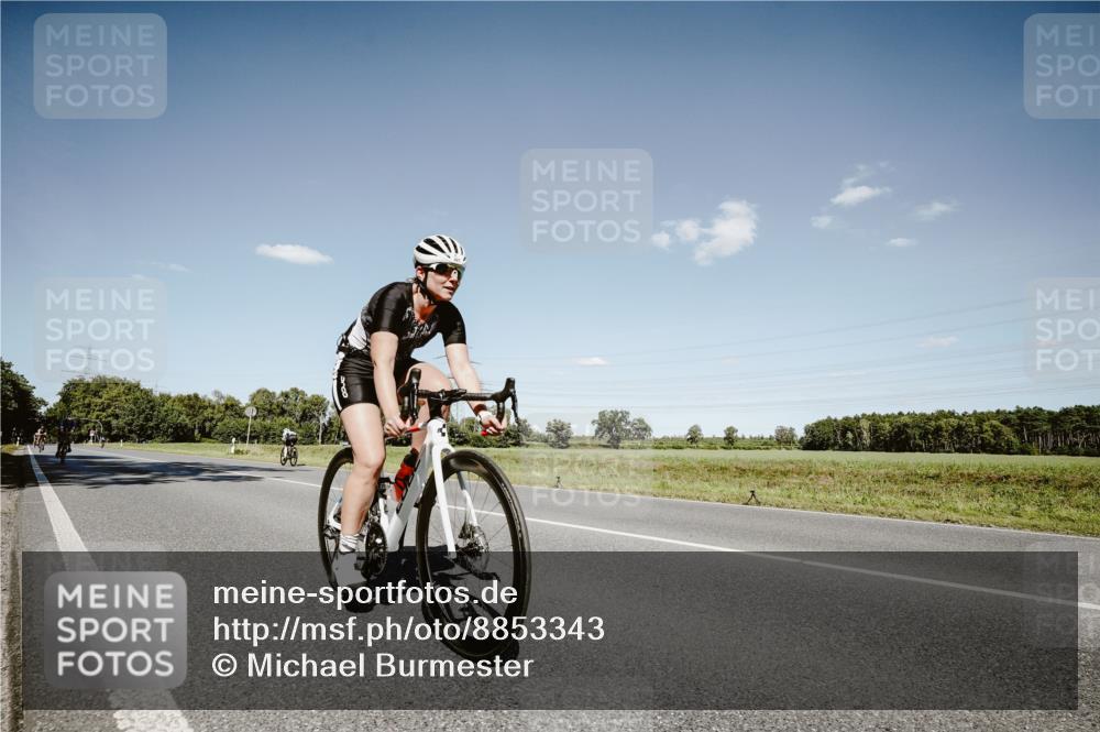 07.09.2025 - 19. Norderstedt Triathlon Michael Burmester http://msf.ph/oto/8853343 07.09.2025 14:44:51 Radfahren 442, 479, 887 meine-sportfotos.de