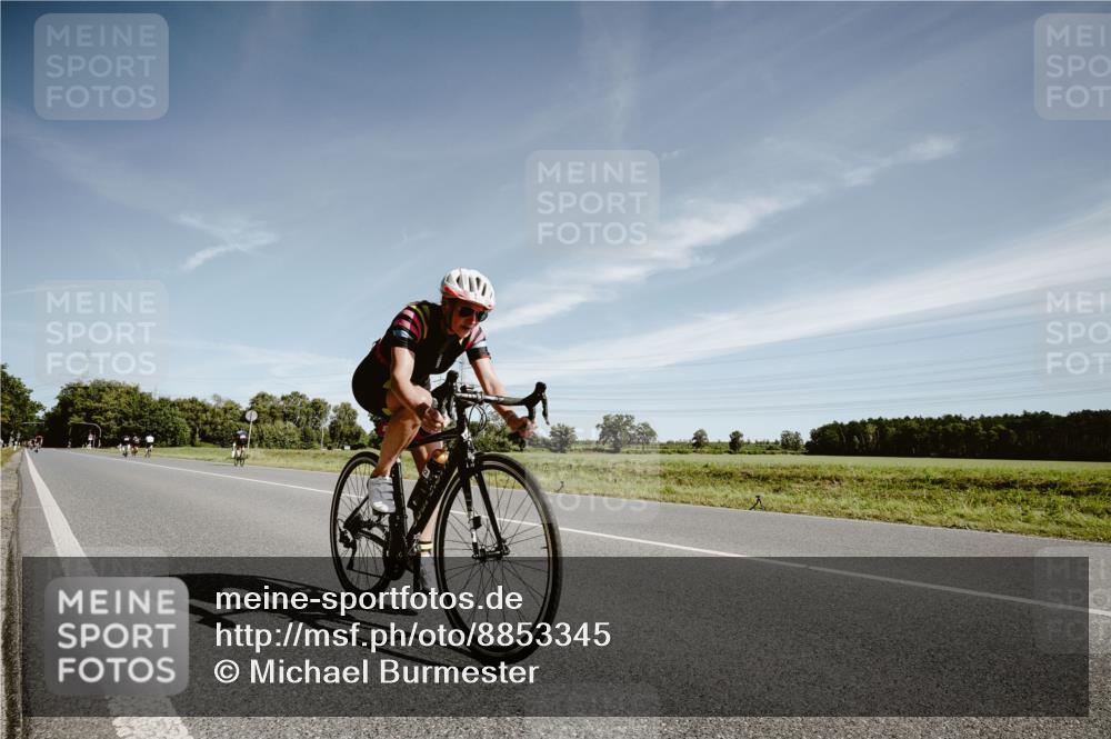 07.09.2025 - 19. Norderstedt Triathlon Michael Burmester http://msf.ph/oto/8853345 07.09.2025 11:47:56 Radfahren 822 meine-sportfotos.de
