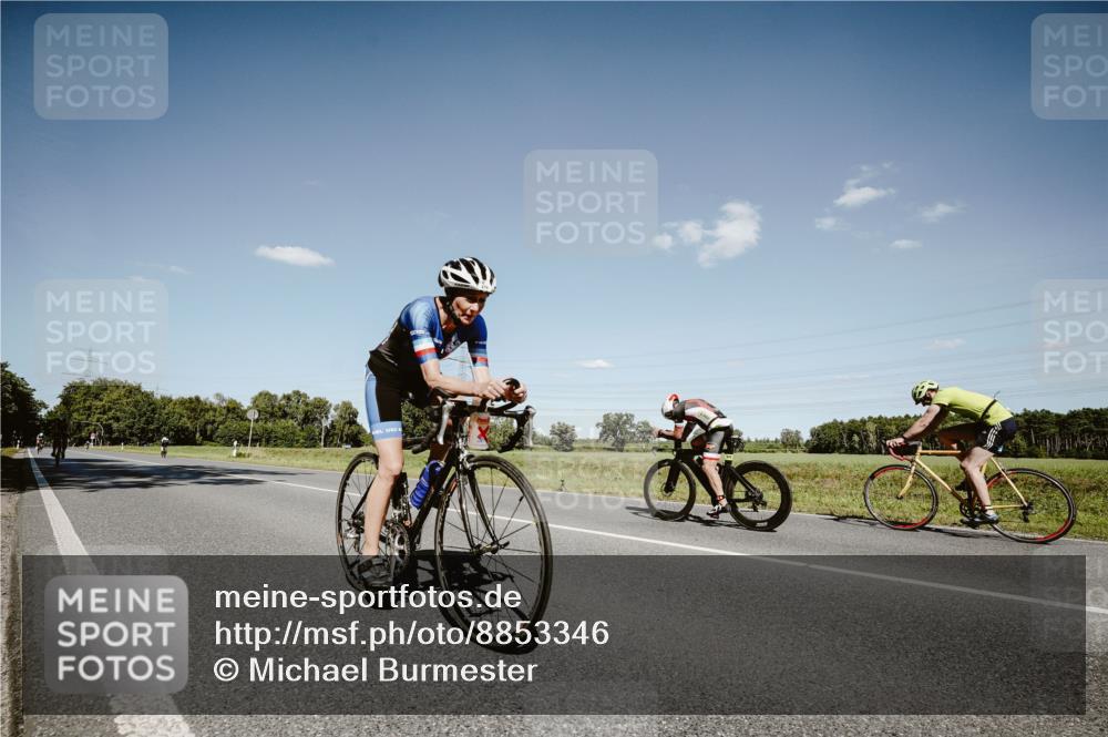 07.09.2025 - 19. Norderstedt Triathlon Michael Burmester http://msf.ph/oto/8853346 07.09.2025 14:44:53 Radfahren 387, 479, 887 meine-sportfotos.de