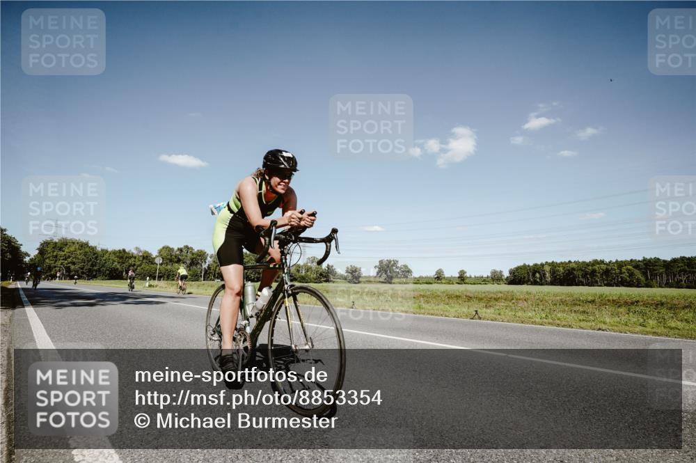 07.09.2025 - 19. Norderstedt Triathlon Michael Burmester http://msf.ph/oto/8853354 07.09.2025 14:44:56 Radfahren 387, 438, 479 meine-sportfotos.de