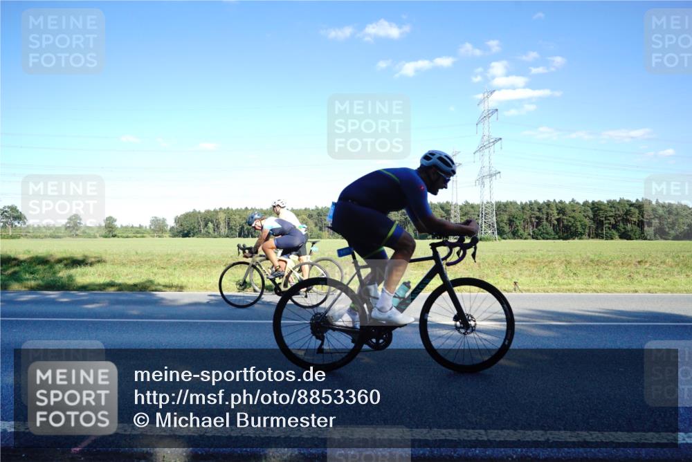 07.09.2025 - 19. Norderstedt Triathlon Michael Burmester http://msf.ph/oto/8853360 07.09.2025 16:01:33 Radfahren 913, 1476 meine-sportfotos.de