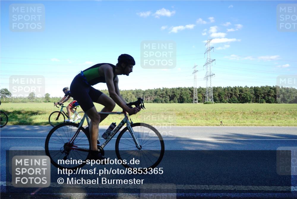07.09.2025 - 19. Norderstedt Triathlon Michael Burmester http://msf.ph/oto/8853365 07.09.2025 16:01:35 Radfahren 885, 913, 1476 meine-sportfotos.de