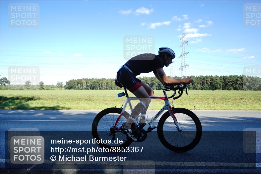 07.09.2025 - 19. Norderstedt Triathlon Michael Burmester http://msf.ph/oto/8853367 07.09.2025 16:01:38 Radfahren 885, 913 meine-sportfotos.de