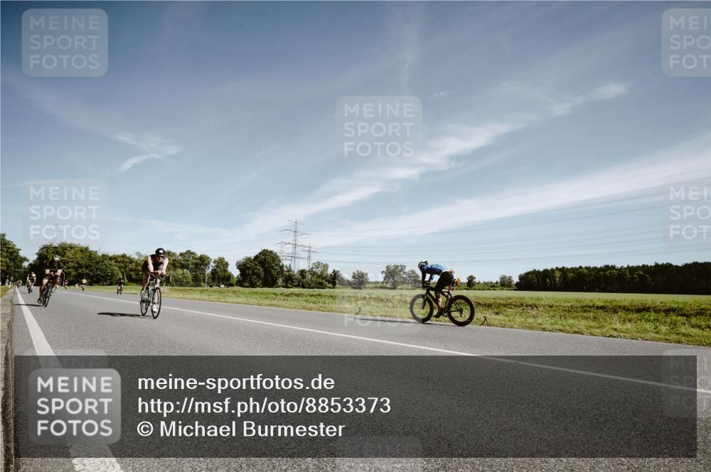 07.09.2025 - 19. Norderstedt Triathlon Michael Burmester http://msf.ph/oto/8853373 07.09.2025 11:48:17 Radfahren 138, 154, 801, 1265 meine-sportfotos.de
