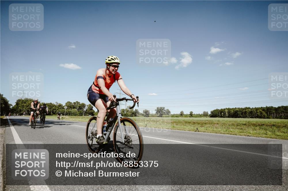 07.09.2025 - 19. Norderstedt Triathlon Michael Burmester http://msf.ph/oto/8853375 07.09.2025 14:45:19 Radfahren 390, 461, 872 meine-sportfotos.de