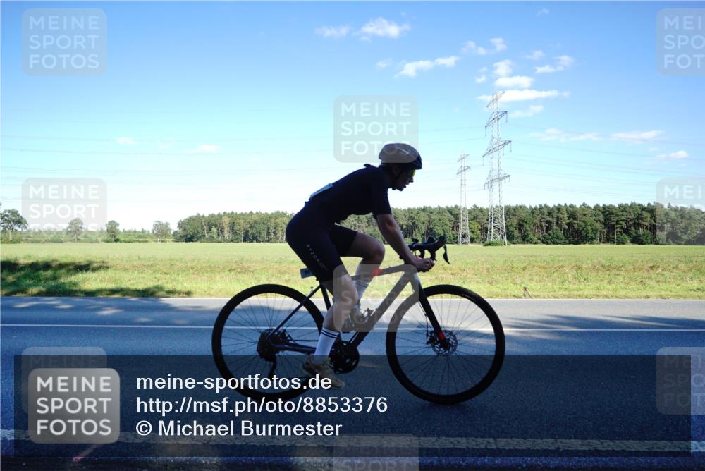07.09.2025 - 19. Norderstedt Triathlon Michael Burmester http://msf.ph/oto/8853376 07.09.2025 16:01:44 Radfahren 910, 941, 1047, 1571 meine-sportfotos.de