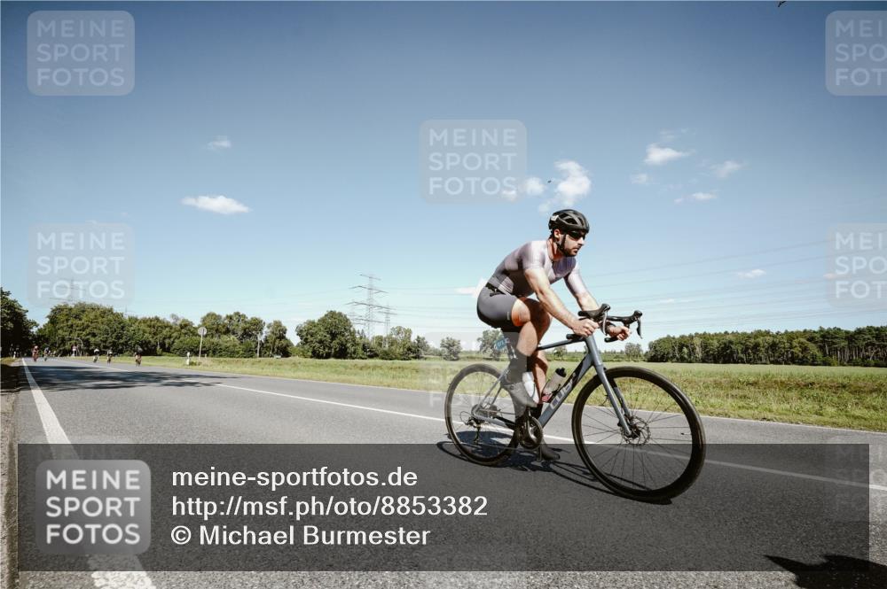 07.09.2025 - 19. Norderstedt Triathlon Michael Burmester http://msf.ph/oto/8853382 07.09.2025 14:45:21 Radfahren 390, 461, 872 meine-sportfotos.de