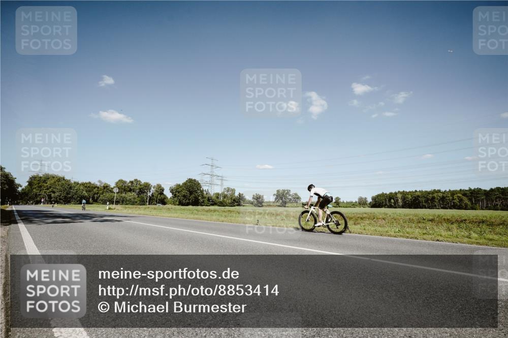 07.09.2025 - 19. Norderstedt Triathlon Michael Burmester http://msf.ph/oto/8853414 07.09.2025 14:45:50 Radfahren  meine-sportfotos.de