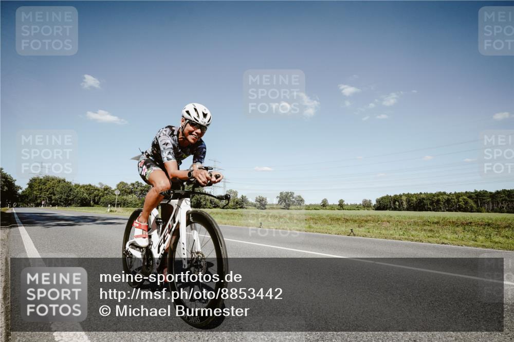 07.09.2025 - 19. Norderstedt Triathlon Michael Burmester http://msf.ph/oto/8853442 07.09.2025 14:46:18 Radfahren 1439 meine-sportfotos.de