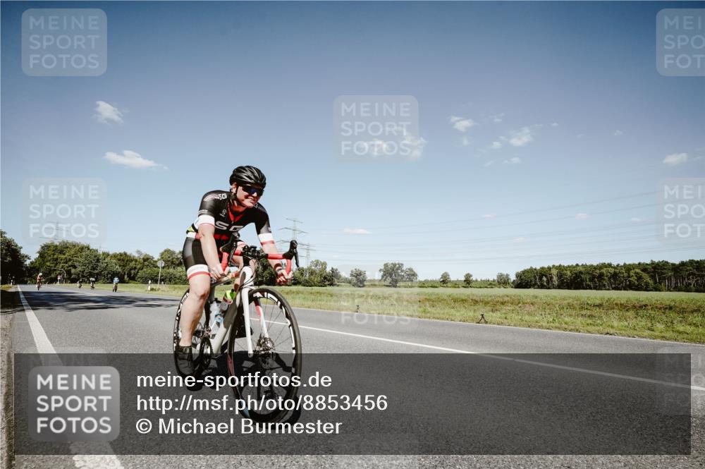 07.09.2025 - 19. Norderstedt Triathlon Michael Burmester http://msf.ph/oto/8853456 07.09.2025 14:46:37 Radfahren 446 meine-sportfotos.de