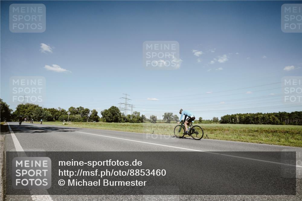 07.09.2025 - 19. Norderstedt Triathlon Michael Burmester http://msf.ph/oto/8853460 07.09.2025 14:46:38 Radfahren 377, 446 meine-sportfotos.de