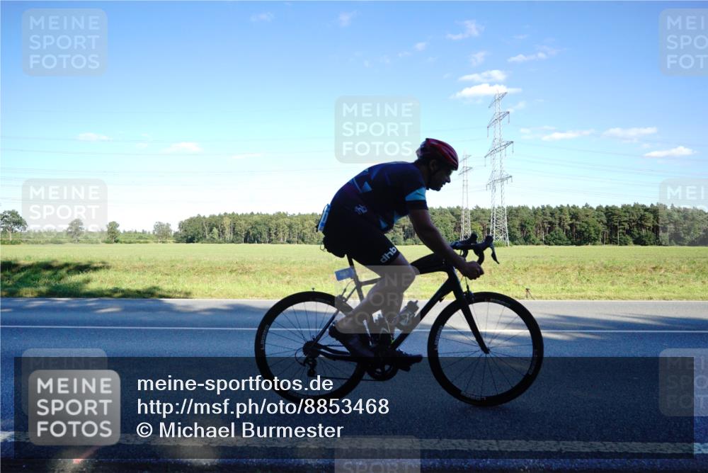 07.09.2025 - 19. Norderstedt Triathlon Michael Burmester http://msf.ph/oto/8853468 07.09.2025 16:02:47 Radfahren 409, 499, 894, 1413 meine-sportfotos.de