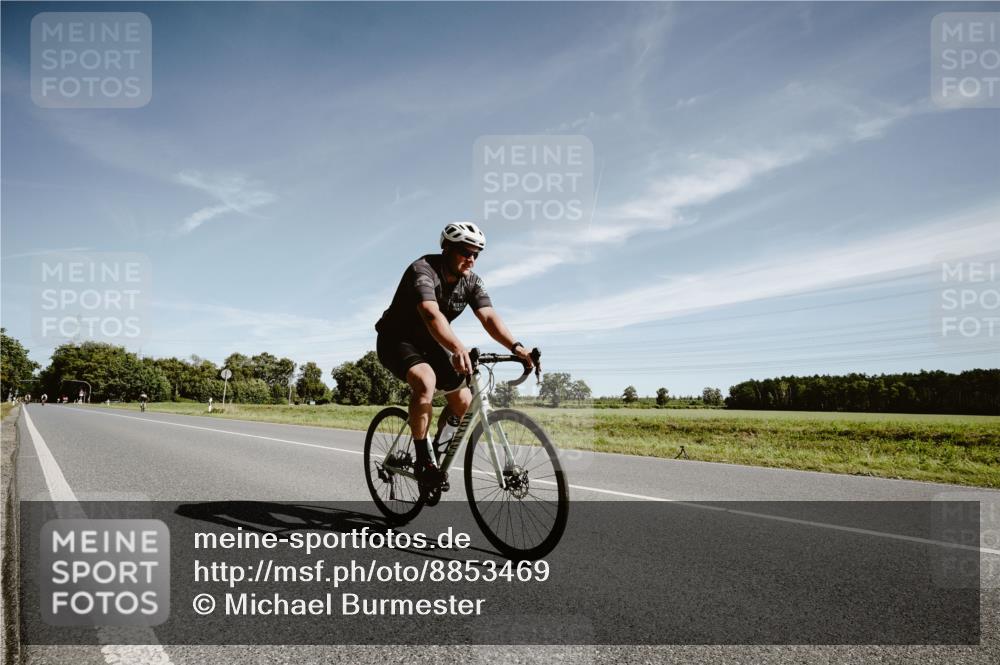 07.09.2025 - 19. Norderstedt Triathlon Michael Burmester http://msf.ph/oto/8853469 07.09.2025 11:49:49 Radfahren 253, 1223 meine-sportfotos.de