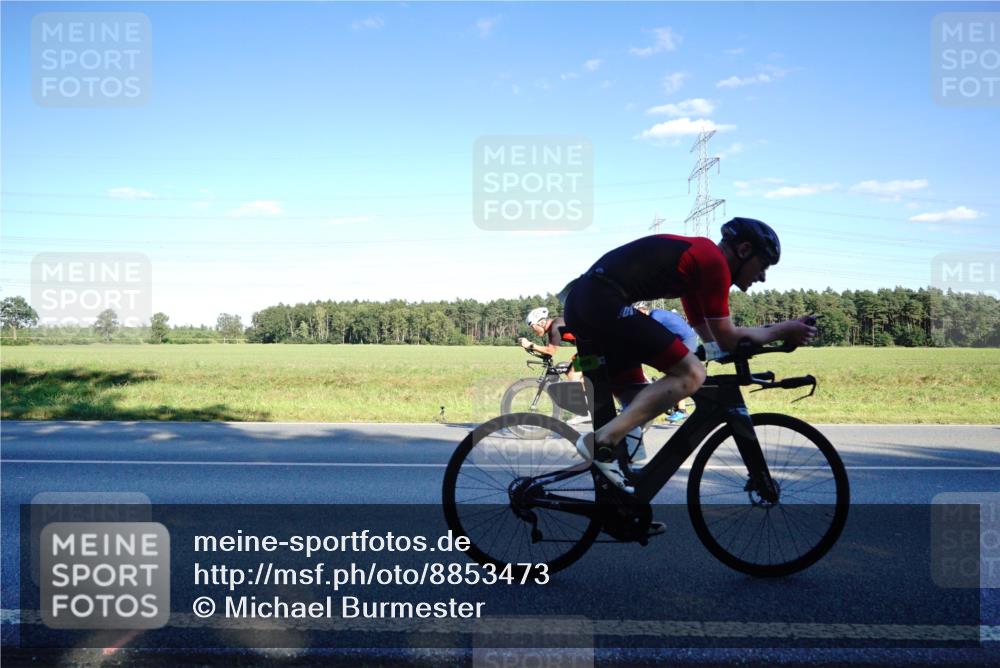 07.09.2025 - 19. Norderstedt Triathlon Michael Burmester http://msf.ph/oto/8853473 07.09.2025 16:02:48 Radfahren 409, 487, 499, 1413 meine-sportfotos.de