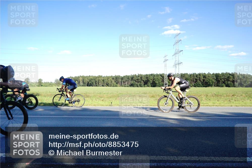 07.09.2025 - 19. Norderstedt Triathlon Michael Burmester http://msf.ph/oto/8853475 07.09.2025 16:02:49 Radfahren 409, 487, 499, 1413 meine-sportfotos.de